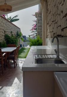 Ildır Koyu Villa | Havuzlu taş villa 2