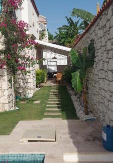Ildır Koyu Villa | Havuzlu taş villa 2