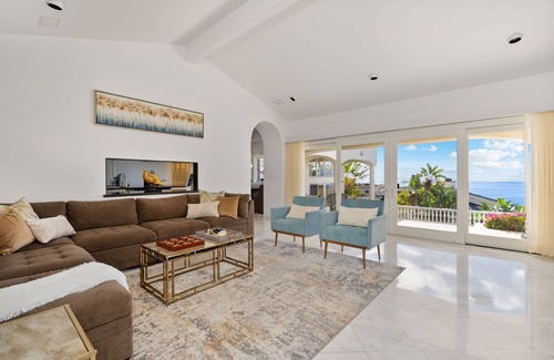 Hawaii Loa Ridge Casa | Hawaii Ridge Getaway: Luxury Home w/ Pool, Spa, Sport Court & Diamond Head Views