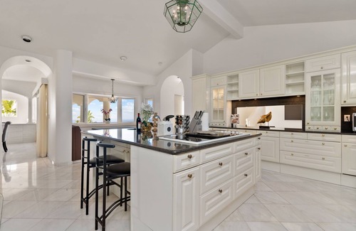 Hawaii Loa Ridge Casa | Hawaii Ridge Getaway: Luxury Home w/ Pool, Spa, Sport Court & Diamond Head Views