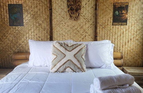 Fern Forest Cama Y Desayuno | Hawaiian Naturist Park. Clothing optional bed and breakfast. Cabin 3