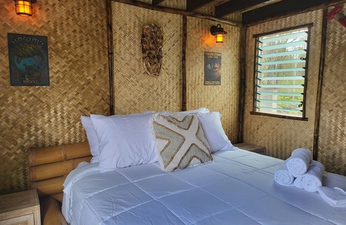 Fern Forest Cama Y Desayuno | Hawaiian Naturist Park. Clothing optional bed and breakfast. Cabin 3