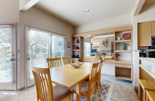 Redmond Casa | Hawk's Landing