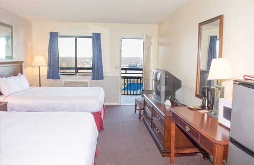 Osage Beach Hotel | Hawk's Nest Lodge