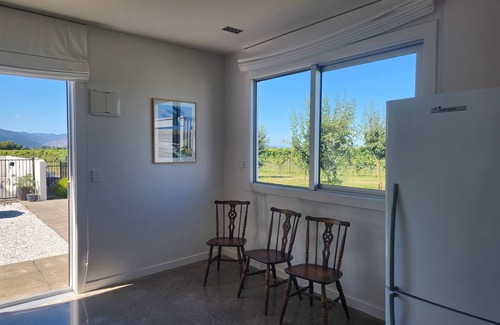 Hawkesbury Apartamento | Hawkesbury Oaks Vineyard accommodation. Quiet apartment surrounded by vines.