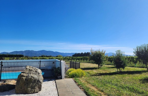 Hawkesbury Apartamento | Hawkesbury Oaks Vineyard accommodation. Quiet apartment surrounded by vines.