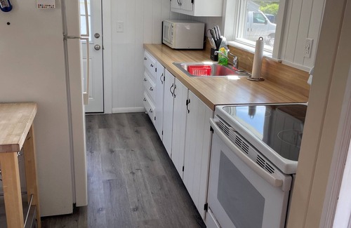 Old Lyme Cabaña | Hawks Nest Beach Cottage-Vistas de Long Island Sound-Tranquil + Relax-3br