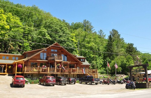 The Forks Cabina | Hawks Nest Lodge And Restaurant