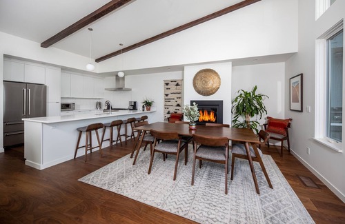Hood River Casa | Hawks Perch - New Downtown Modern, Panoramic View