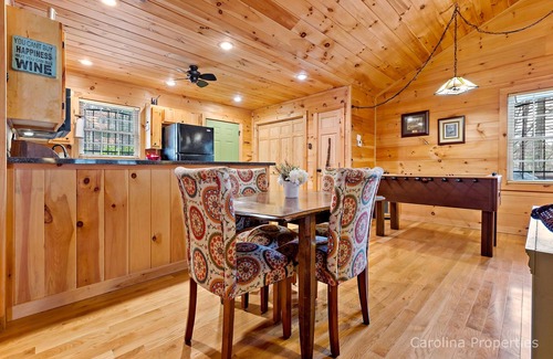 Lake Lure Cabina | Hawks Terrace- Hot Tub, Mirror Lake Access, Views!