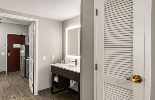 College Station Hotel | Hawthorn Extended Stay by Wyndham College Station