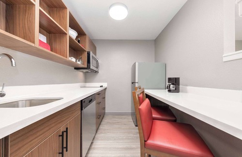 Bedford Hotel | Hawthorn Extended Stay by Wyndham Bedford / Dallas