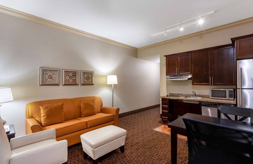 Palm Beach - West Palm Beach Hotel | Hawthorn Extended Stay by Wyndham West Palm Beach
