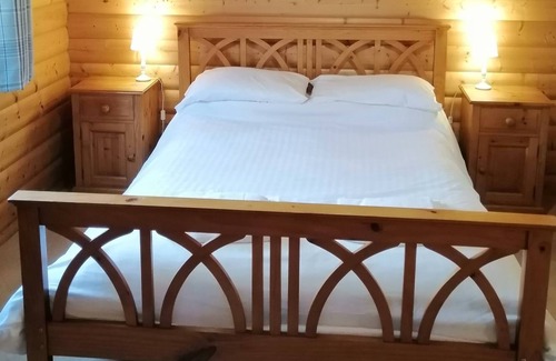 Kenwick Cabina | Hawthorn Lodge - Woodland Lodge with hot tub