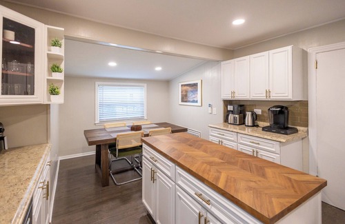 Hawthorne Apartamento | Hawthorne 2 Bed 1.5 Bath w/Office -Pets OK, Laundry In-Unit, Parking, Fios, Safe