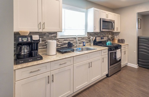Hawthorne Apartamento | Hawthorne 2Bed, Laundry In-Unit, Pets OK, Parking, Fios, Separate Entrance, Safe