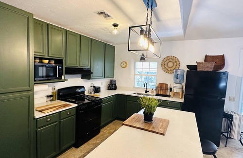 Canyon Lake Casa | Hay Bale Cabin - 10 acres, views and trails