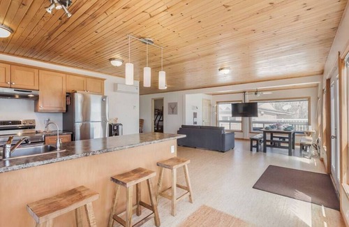 Greater Napanee Chalet De Esquí | Hay Bay waterfront retreat - Sunshine's cottage