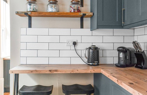 Nottingham Apartamento | Haydn Road - Opulent 4bedroom house with dining for 8 & private outdoor patio