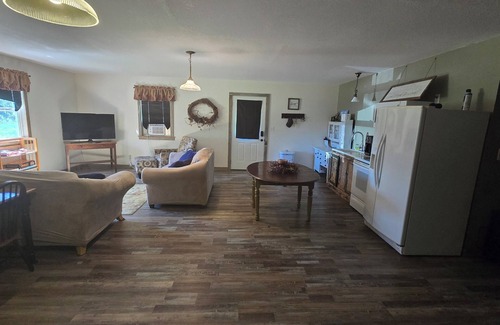 Niota Cabina | Hayfield Cabin