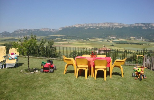 Allin Casa | Haz Turismo con tu Familia o Amigos por Navarra Desde Casa Rural Belástegui