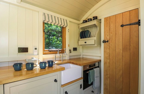 South Leigh Cabaña | HAZEL, with pool in Witney