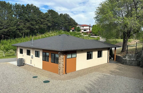 Okanagan-Similkameen Cabaña | Hazelnut Farm Vacation Cottage