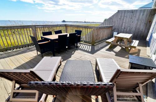 Cherry Grove Beach Casa | Hazels Castle Huge 2 in 1 Oceanfront House near Pier