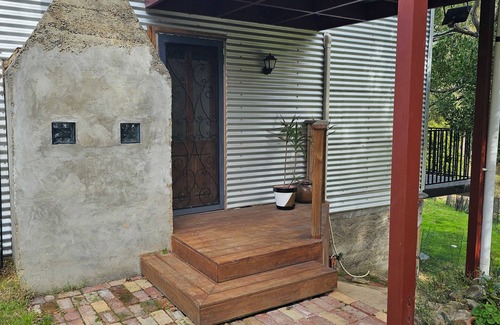 Flowerdale Casa | Hazy Hill Estate, a renovated Miners Cottage, surrounded by nature