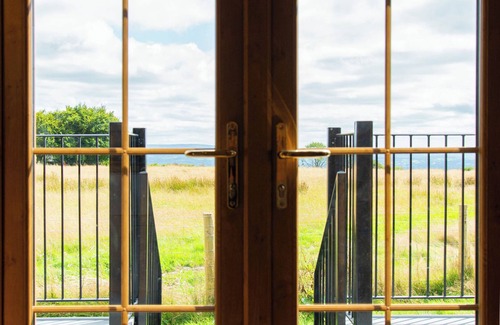 Pentrefelin Cabaña | HEAD FOR THE HILLS GLAMPING - SKYLARK SHEPHERD'S HUT in Llandeilo