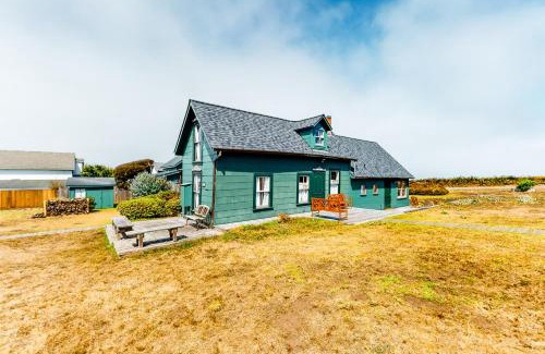 Mendocino Casa | Headlands View Home & Cottage