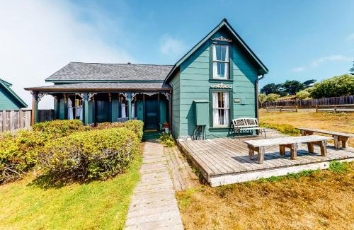Mendocino Casa | Headlands View Home & Cottage