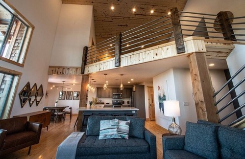 Lead Chalet De Esquí | Headline (4-Bedroom Chalet) with Pool by RedAwning