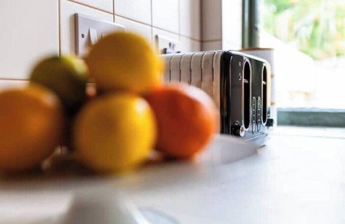 Gabalfa Casa | Headline: Stylish City Living with Garden