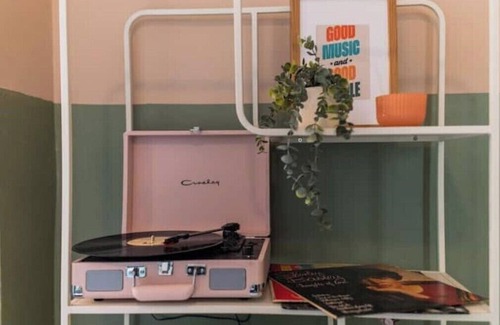 Gabalfa Casa | Headline: Stylish City Living with Garden