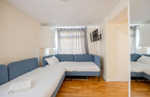 Abbey Apartamento | Heads Down & Coffee Mornings