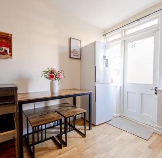 Abbey Apartamento | Heads Down & Coffee Mornings