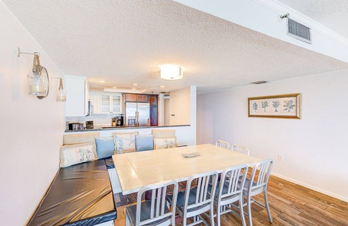 North Redington Beach Apartamento | Hear The Waves! 3/3, Heated Pool & Hot Tub - 305