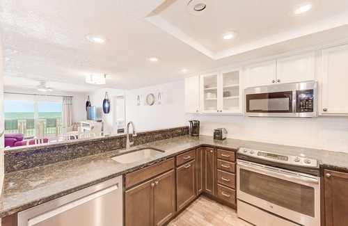 North Redington Beach Apartamento | Hear The Waves! 3/3, Heated Pool & Hot Tub - 305