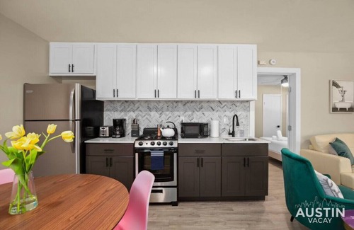Westfield Apartamento | 7-Minute Walk to Deep Eddy Pool! Parking + Grill