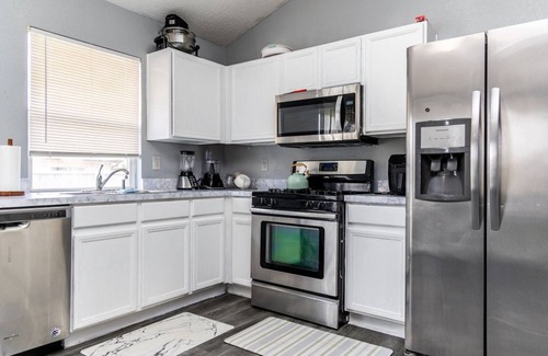 Southeast Arlington Casa | Heart of Arlington, Cozy Home