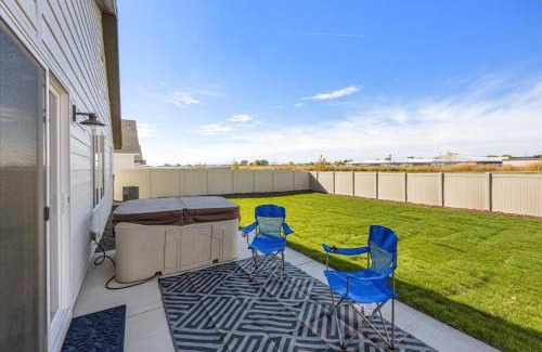 Caldwell Casa | Heart of Caldwell- HotTub-Fenced Yard- Spacious