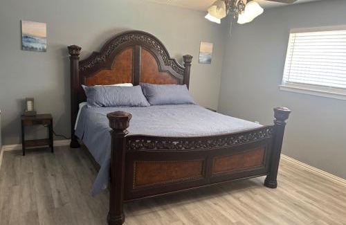 South Arlington Casa | Heart of DFW-ATT Stadium, Pool, Comfort, Peaceful
