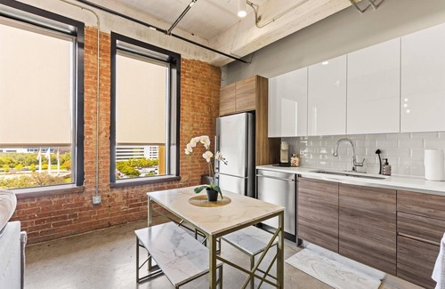 Downtown Dallas Apartamento | Heart of Downtown Dallas: 2BR 2 BA City View APT