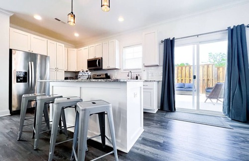 Wilmington Casa | Heart of Downtown- pet-friendly ILM retreat!