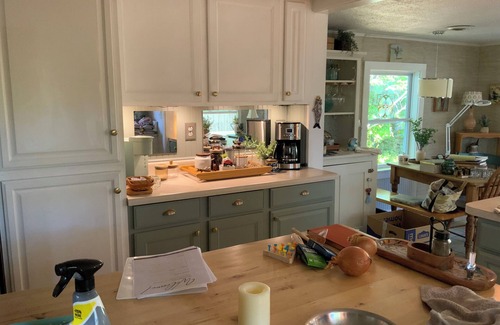 Southport Casa | Heart of DT Southport with private, fenced yard! Perfect for pets! Sleeps 4