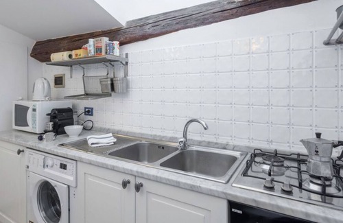 Santa Croce Apartamento | Heart of Florence: Central, Cozy Apt with Elevator