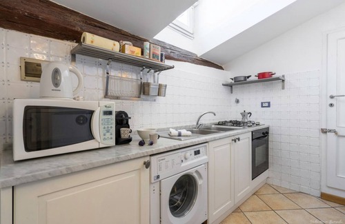 Santa Croce Apartamento | Heart of Florence: Central, Cozy Apt with Elevator