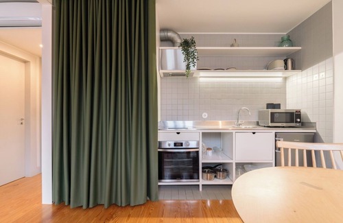 Guimaraes Apartamento | HostWise - Heart of Guimarães Studio 06