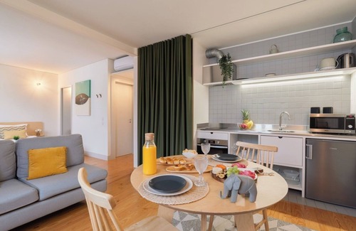 Guimaraes Apartamento | HostWise - Heart of Guimarães Studio 06